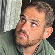 Docente di scuola superiore, laureato in scienze pedagogiche e laureando in linguistica moderna, impartisco lezioni private online ed in presenza di pomeriggio dal lunedì al venerdi